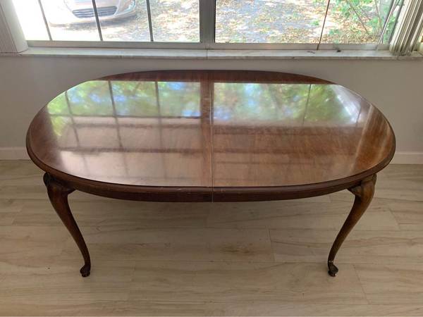 FREE DINING TABLE (Winter Park)
