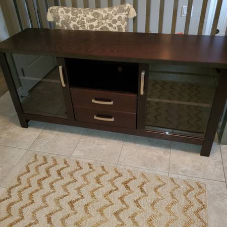 FREE TV Stand / Side Table.