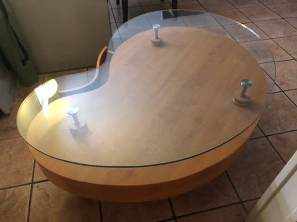 FREE – Coffee Table, Like New (Hollywood)