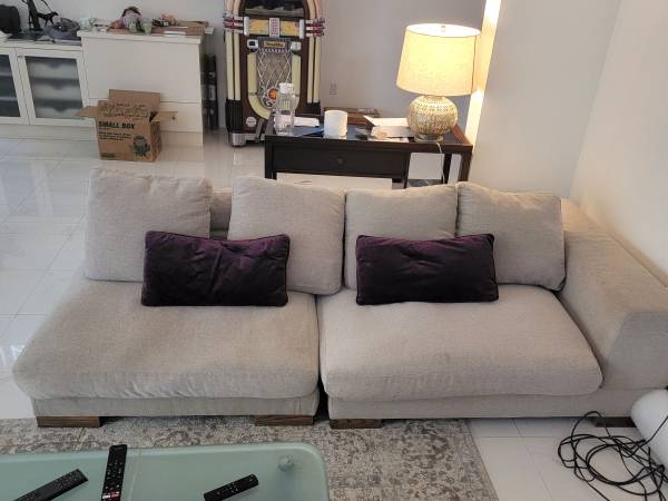 Free Sofa Set. Moving. Must pick up by the 30th. (Miami)