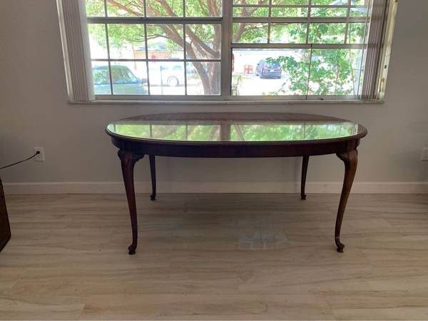 FREE DINING TABLE (Winter Park)