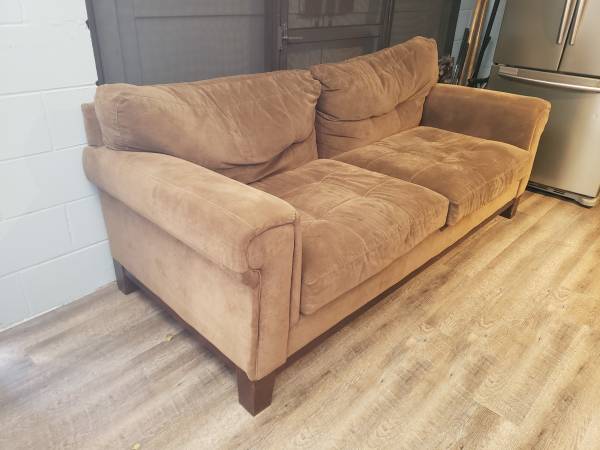 FREE COUCH IN MAITLAND