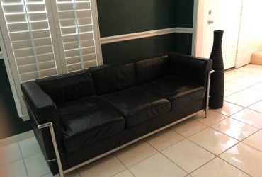 Free Black Leather Couch and Black Vase (Sugar Land)
