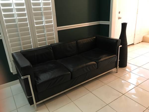 Free Black Leather Couch and Black Vase (Sugar Land)