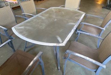 Free outdoor table with 6 chairs (Brookfield, CT)