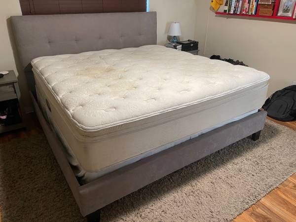 King size pillowtop mattress (Deltona)