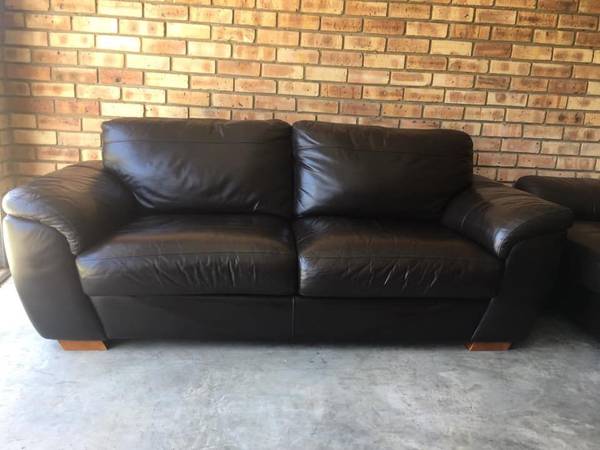FREE FURNITURE – COUCH, TABLE, CHAIRS, ETC. (Midtown) NY