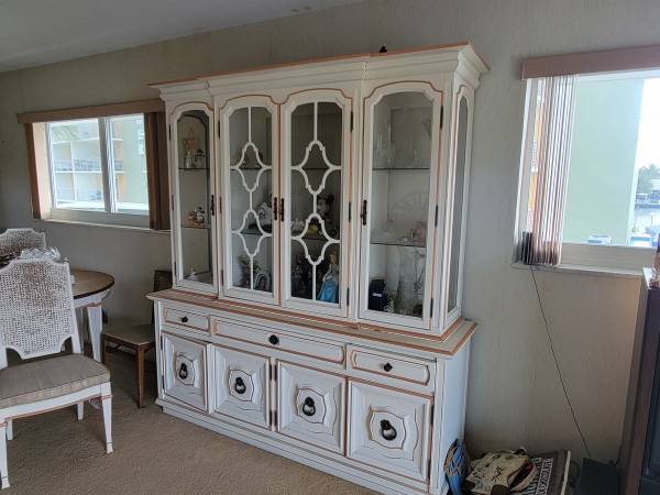 FREE China Hutch with buffet and dining table (FORT LAUDERDALE)