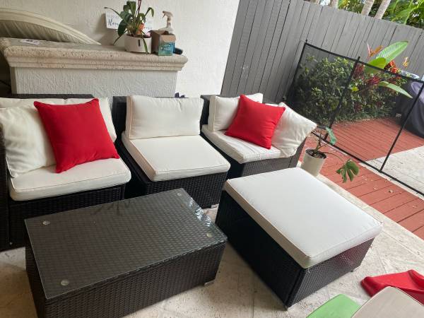 Free 5-Piece Outside Furniture (Coconut Grove)
