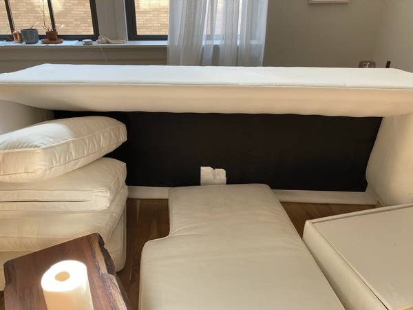 Pottery Barn Townsend Couch White – FREE with Pick-up (Midtown West)