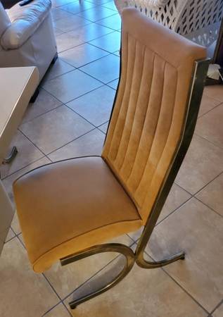 Classic Vintage 80's dining table and chairs (FT LAUDERDALE)