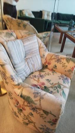 Free Furniture Come and get it (Deerfield Beach)