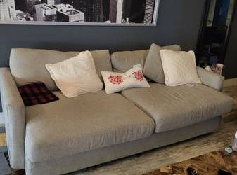 Big fluffy couch (Fort lauderdale)