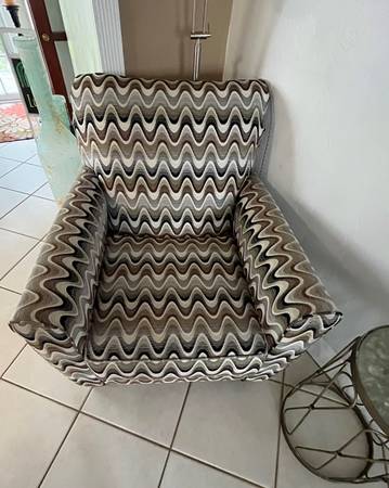 Free Chair (Virginia Gardens)