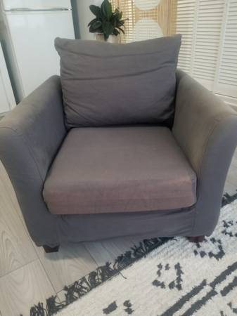 Grey chair (West Avenue, Miami Beach)
