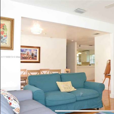 free ikea couches – like new (Miami)