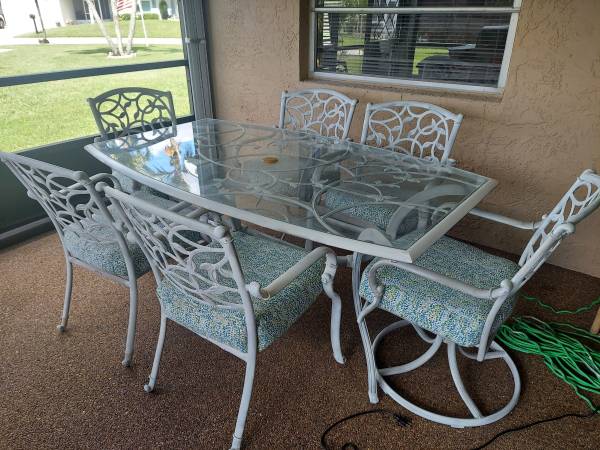 FREE Hunter Bay patio dining table and 6 chairs (Delray Beach)