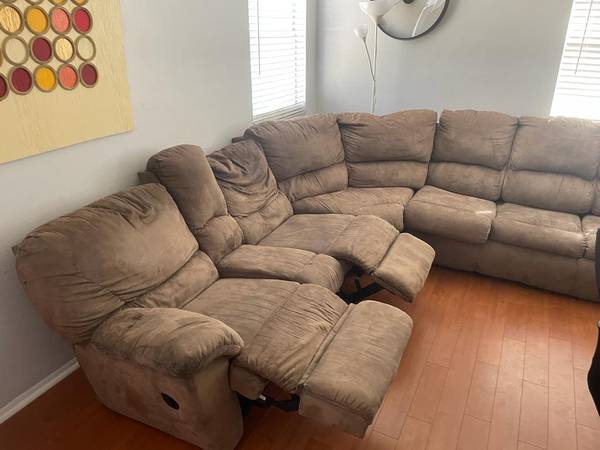 Free sectional sofa (Orlando)