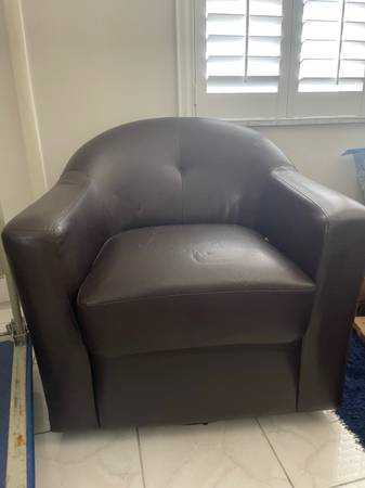 Brown Leather Chair (Fort Lauderdale)