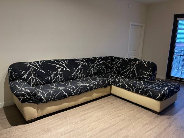 Sectional Sofa/Couch – L Shape (FREE – You Pick It Up) (Miami Lakes)