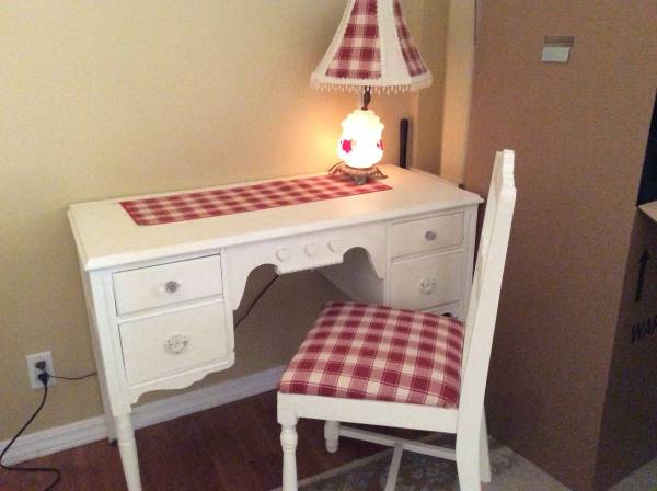 Antique dresser ,chair and lamp,FREE.