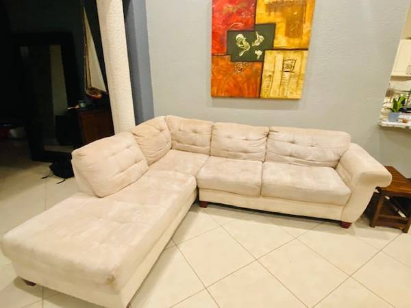 Sectional Couch – L Shape (Free – You Pick Up) (Pembroke Pines)