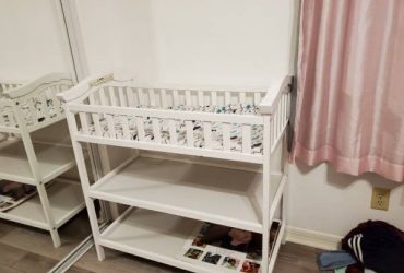 free white baby changing table (Orlando)