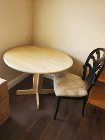 Round table and chair (Coral Springs)