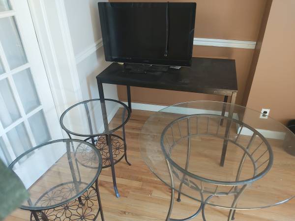 Come take it all – Kitchenware – Chairs – Small Tables-bed frames (South Park Slope)