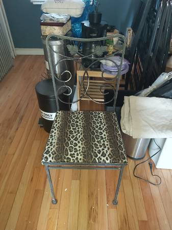 Come take it all – Kitchenware – Chairs – Small Tables-bed frames (South Park Slope)