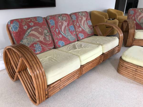 Free vintage rattan set. Couch, 2 chairs and an ottoman.