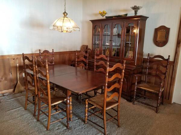 Dining room table 8 chairs and china cabinet (Eustis)