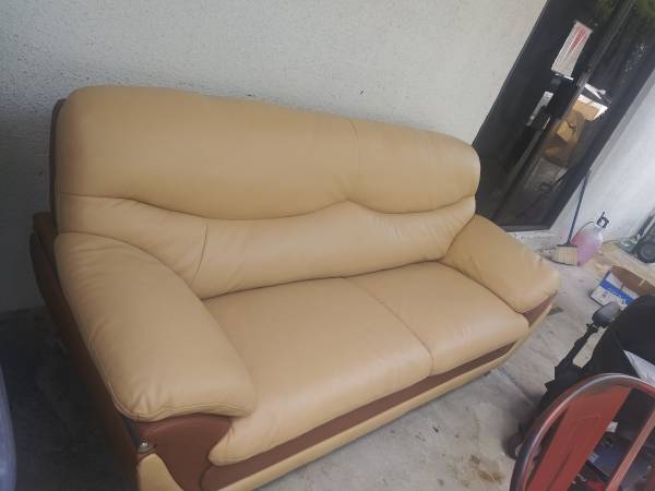 FREE FURNITURE LOTS USED MUST GO (CORAL SPRINGS)