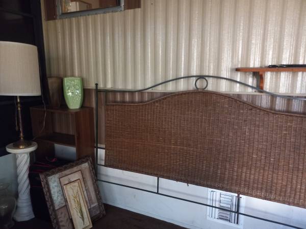 FREE lamps,vases,pics,king headboard,new blow up bed (St. Cloud)
