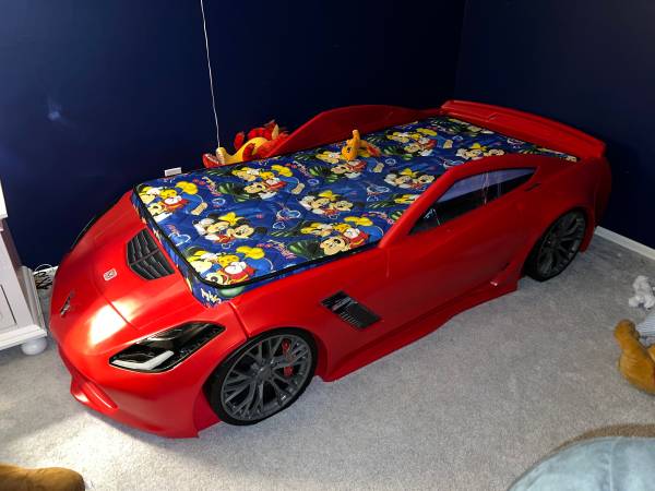 Free kids corvette car bed and mattress (Jamaica)