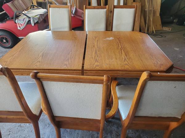 Free table 6 chairs. (Ruskin)