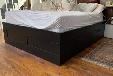 Free queen bed with drawers (Brooklyn)