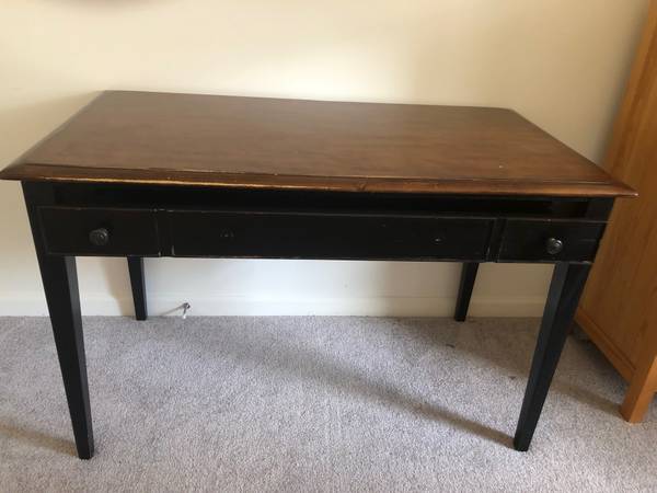 Wooden desk with drawer (Norwalk) NY