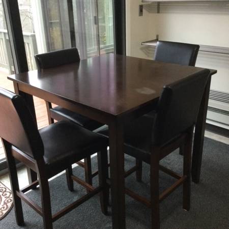 FREE kitchen table and 4 chairs (Somers)