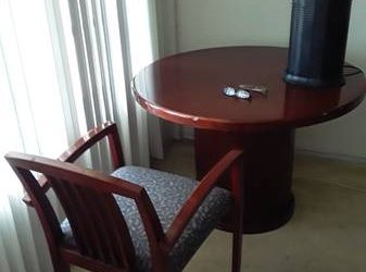 Upscale Round Table with 2 classic Chairs
