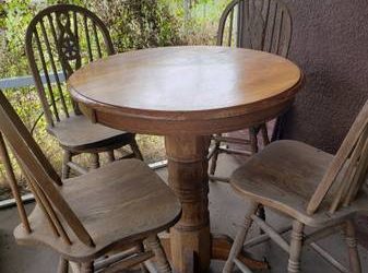 Free Pub table and chairs (Saint Cloud)