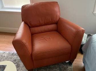 Free leather arm chair (Miami Beach)