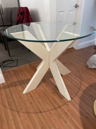 Free – glass breakfats table (Miami Beach)