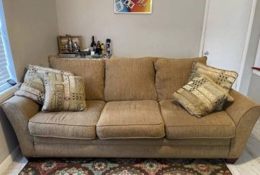 Large sofa couch (Lakewood)