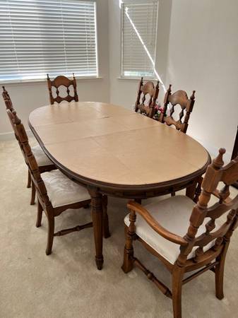 Free ** Dining Table and Chairs (sarasota-bradenton FL)