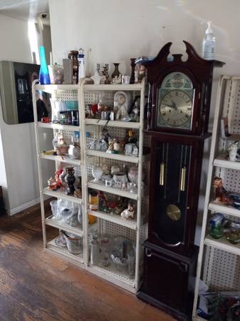 Odds and ends lots of knick knacks (Miramar)