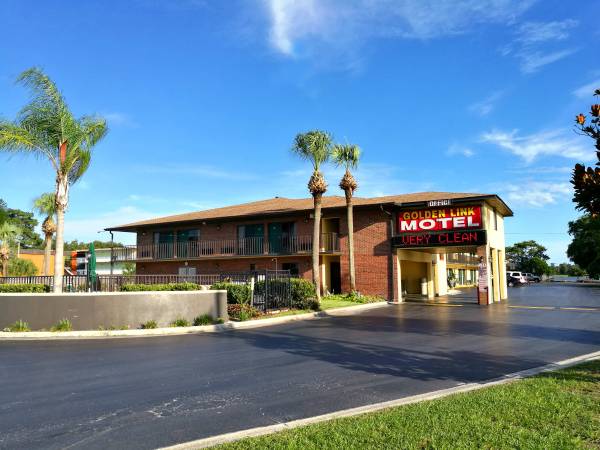 Hotel Front Desk / Housekeeper (Kissimmee)