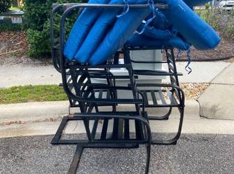 Curb Alert! Free patio chairs with cushions (Oviedo)