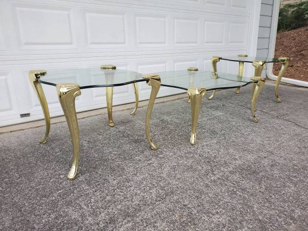 Vintage 1970s coffee table and 2 end tables.FOR FREE!