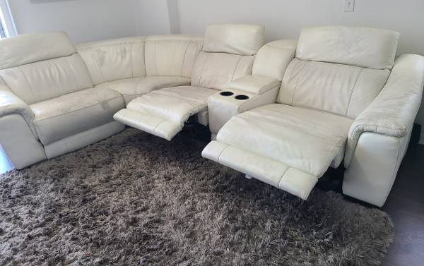 Free Reclining White Leather Sectional (Downtown Miami)